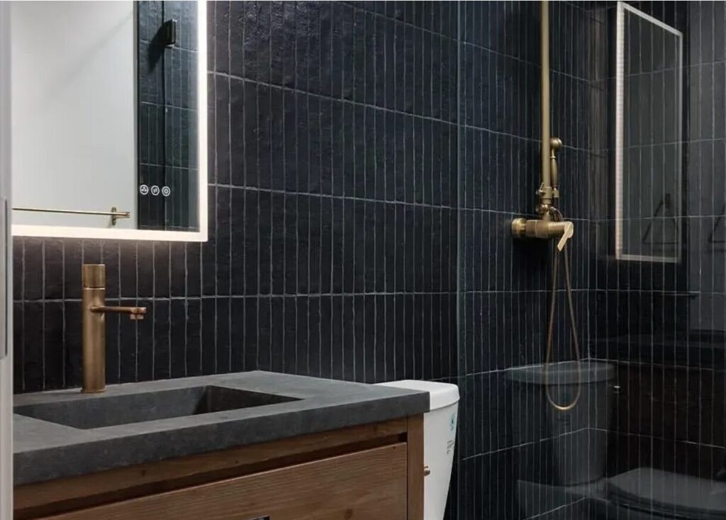 black bathroom in Dana Point home for sale